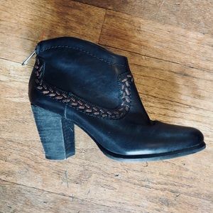 UGG Australia charlotte black booties size 7